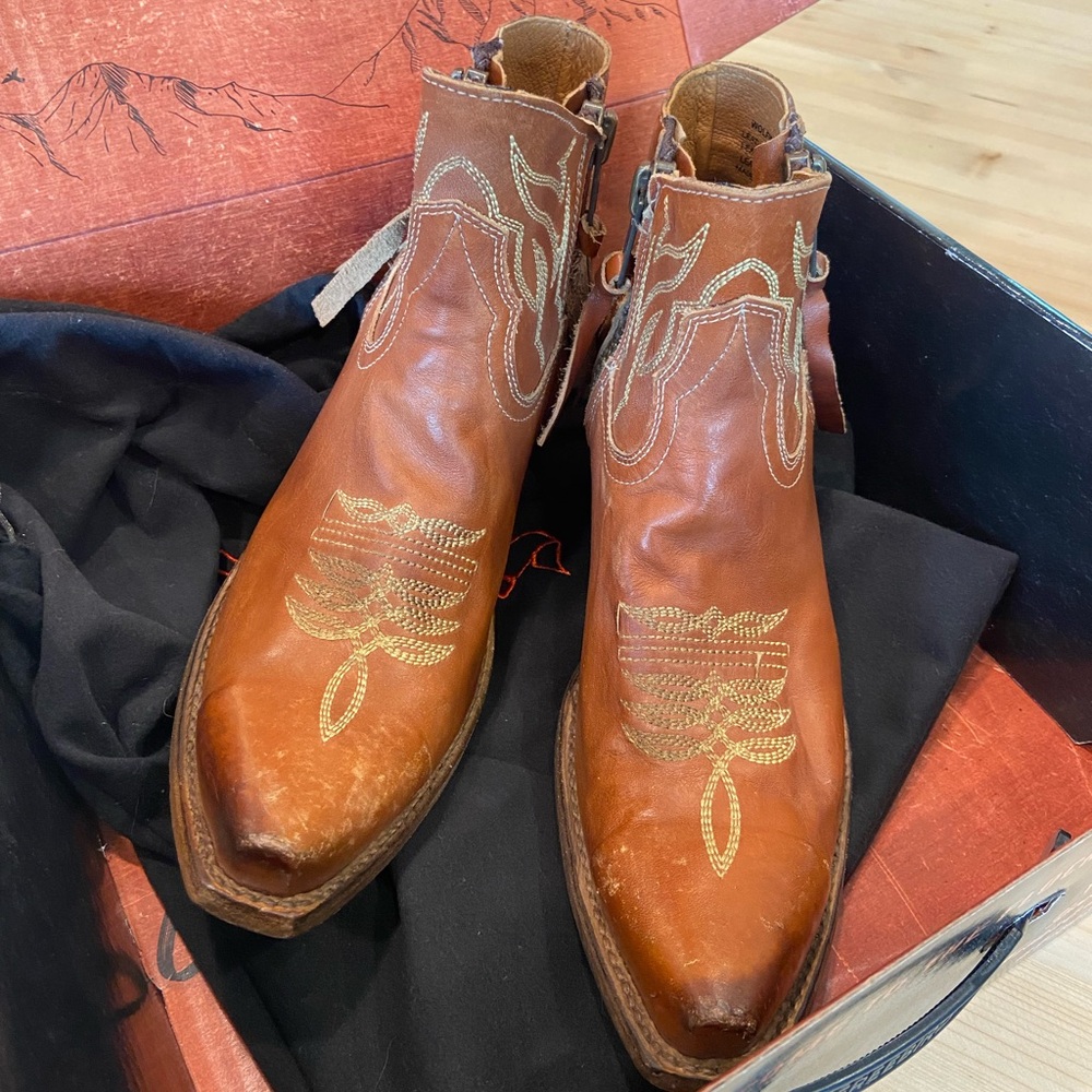 brand new freebird wolfie booties! woman’s size 9 wheat colored cowgirl boots
